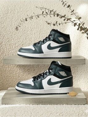 Nike Air Jordan 1 Mid Armory Navy W8 6.5Y 554725-411 NIB